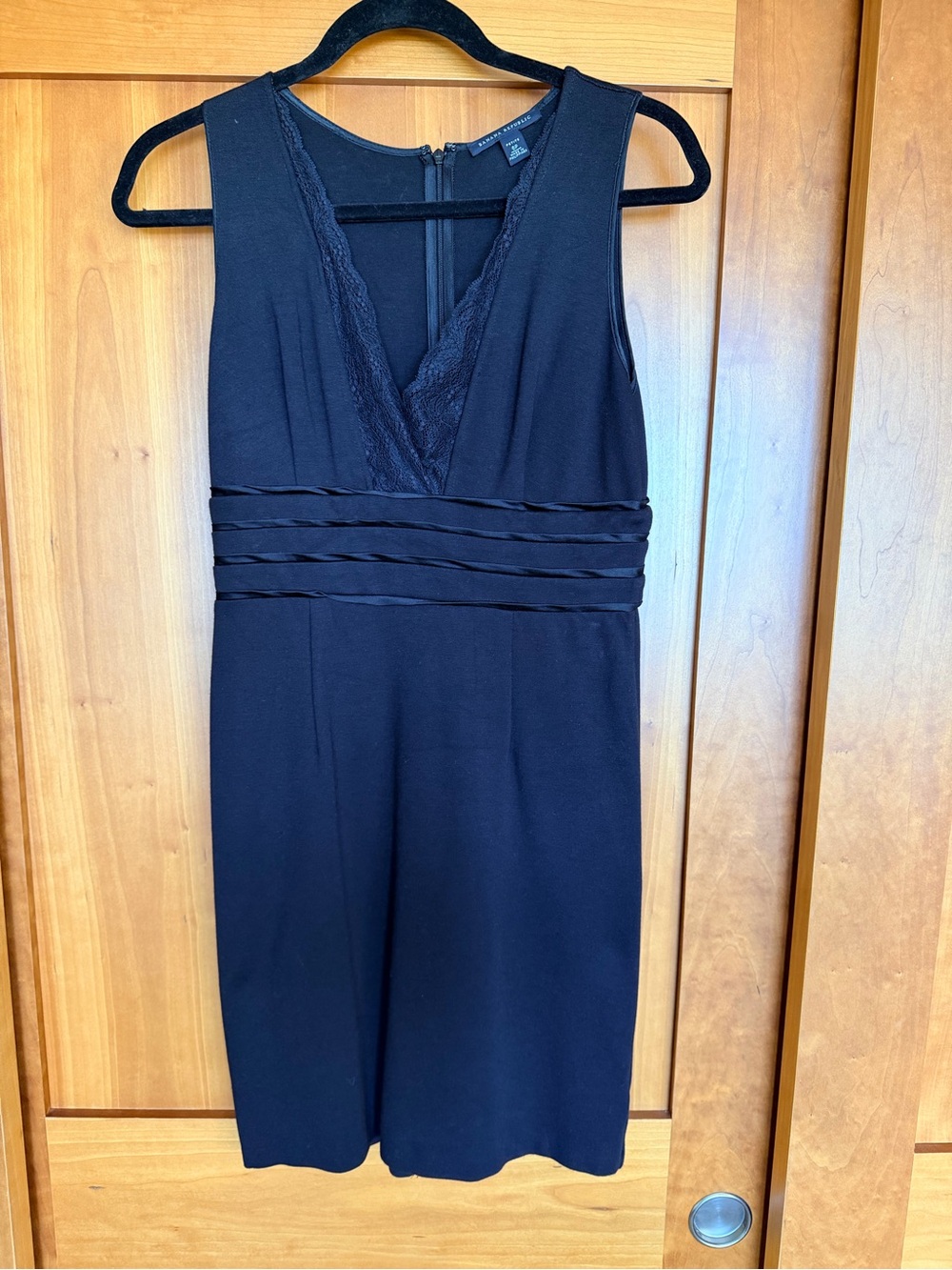 Banana Republic Black Sleeveless V-Neck Sheath Dress